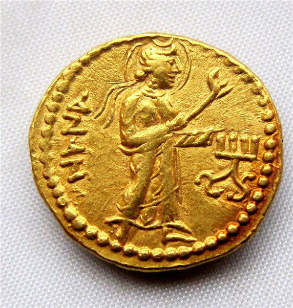 Early Kushan gold coins - Kanishka (1 of 2)