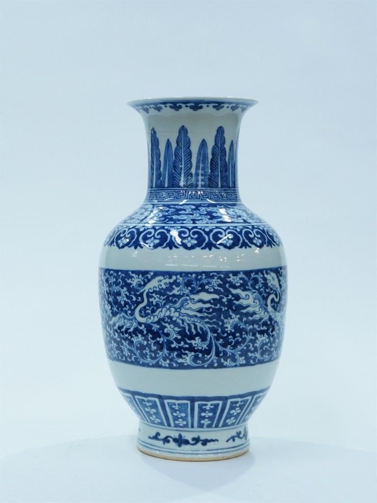 Chinese Qing Dynasty porcelain vase (1 of 6)