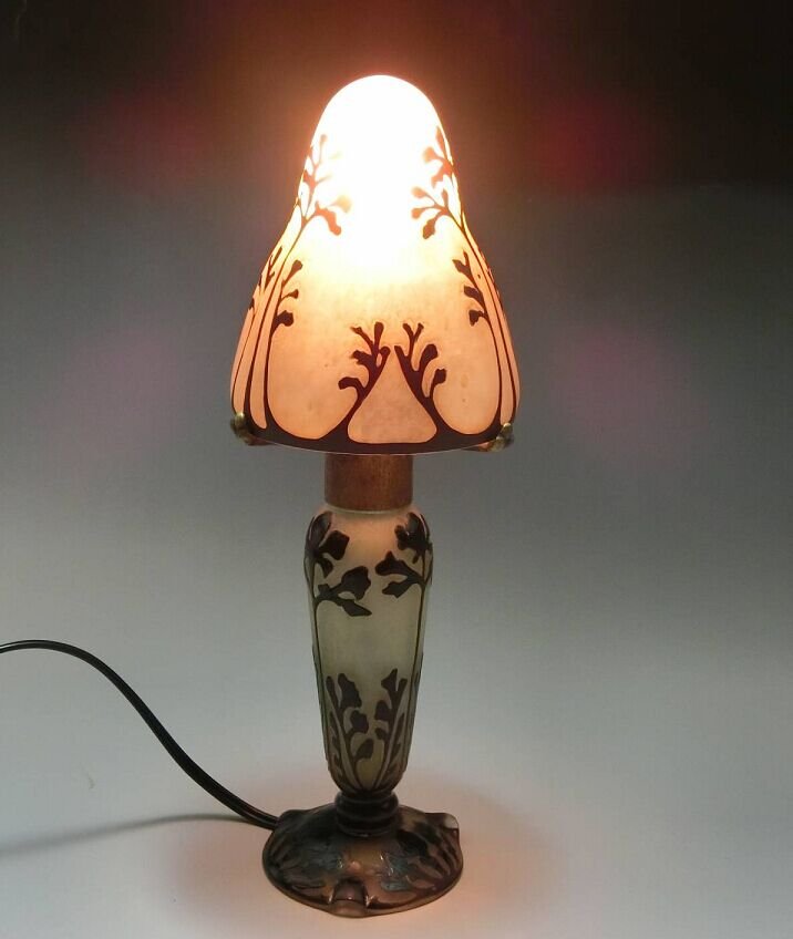 Daum Nancy Cameo Glass Lamp (1 of 10)