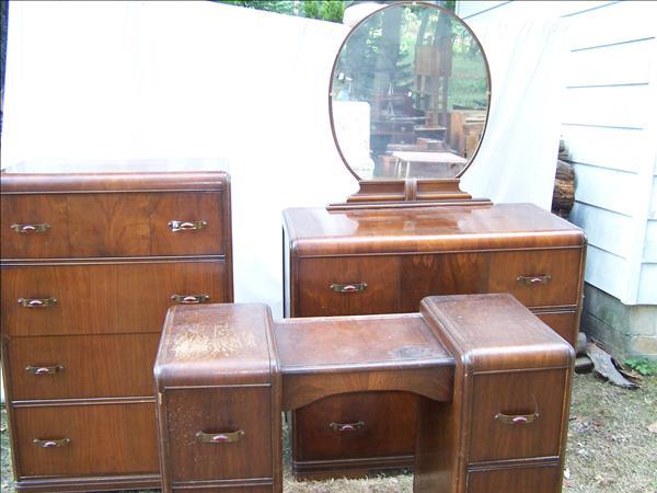Art deco 3 pc. bedroom set: Art deco 3 pc. bedroom set