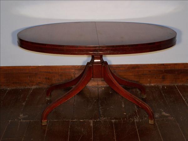 Oval Duncan Phyfe style dining table: Oval Duncan Phyfe style dining table