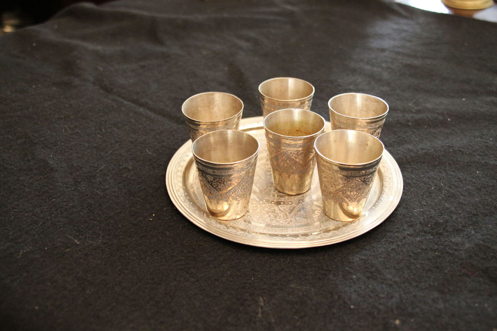 Antique Silver Plated Etched Persian Lot: Set of 6 cups and tray in superb conditions.