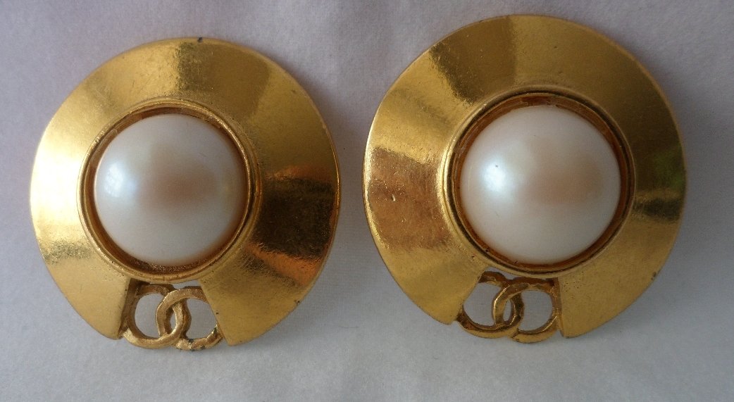 Chanel CC Signed Earrings (1 of 4)