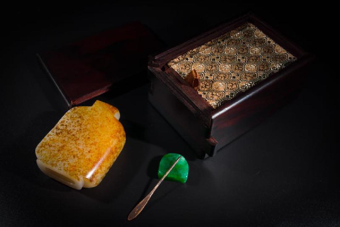 A SET OF SNUFF BOTTLE QING DYNASTY (1644-1912) (1 of 9)