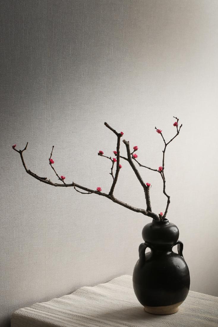 A Gongxian Kiln Black-Glazed Gourd Bottle Of Tang (1 of 7)