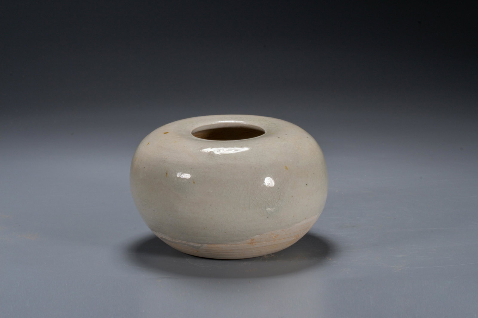A water pot of Tang dynasty: A water pot of Tang dynasty Height: 6.5cm, Maximum diameter: 9cm