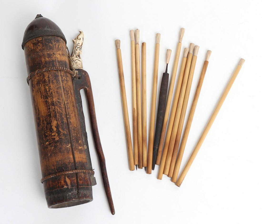 Borneo Dayak Blow Darts & Quiver: Rare example is made from bamboo, bone and wood. The quiver known as a tolor or telenga includes decorative bands of plant fibers, and a beast-like animal carved from bone. Includes 12 thin wooden, fu