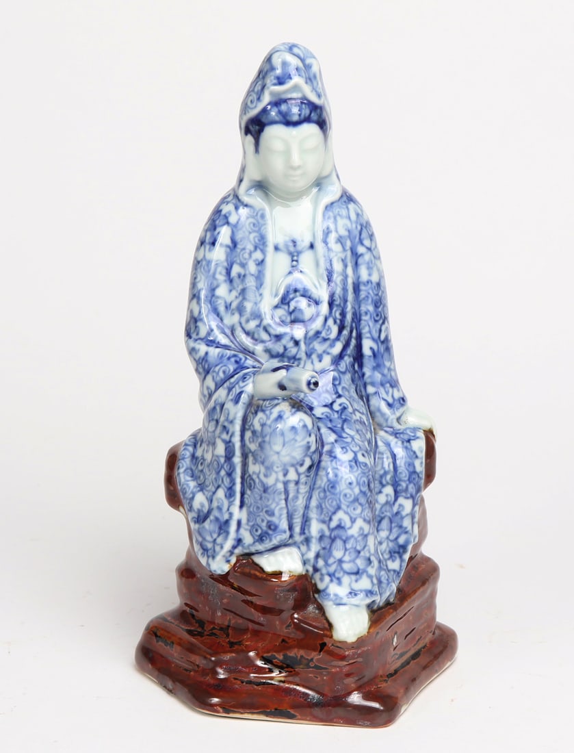 Chinese Porcelain Seated Blue and White Guanyin (1 of 5)
