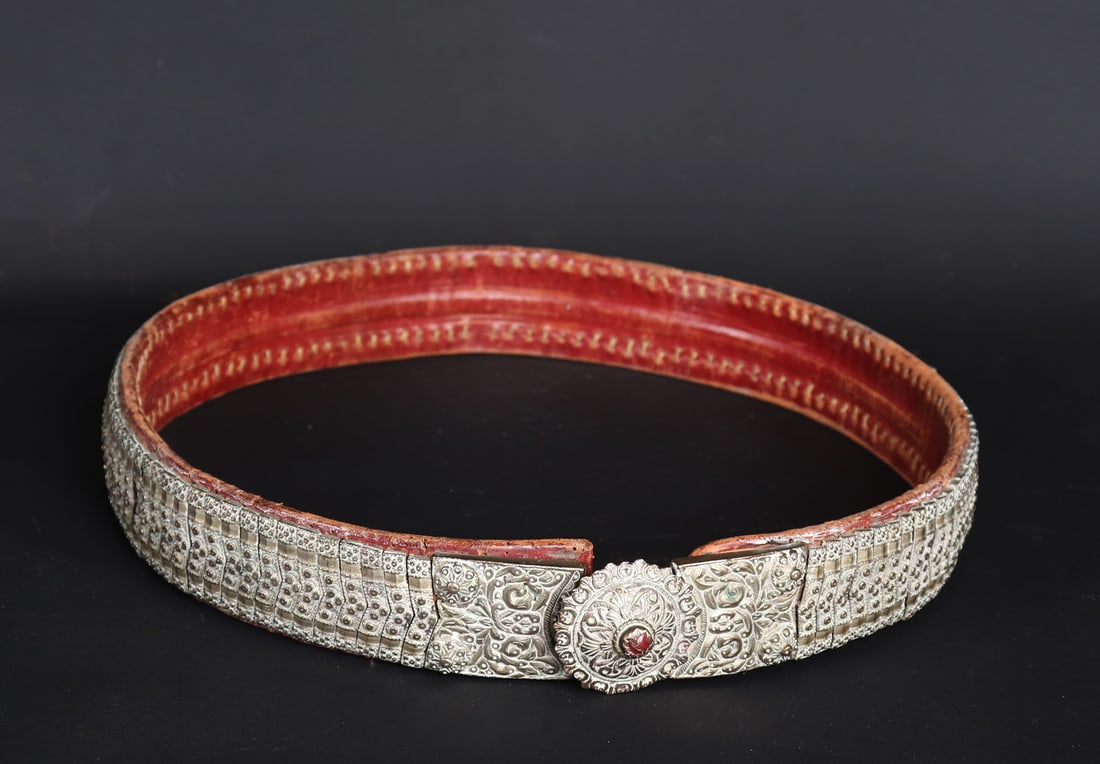 Ottoman Silver Belt, 19th Century: 19th century beautiful silver belt with intricate silver work and inlaid stone possibly ruby, leather liner to interior. The belt latches with a singular hook and is heavy and well formed retaining al