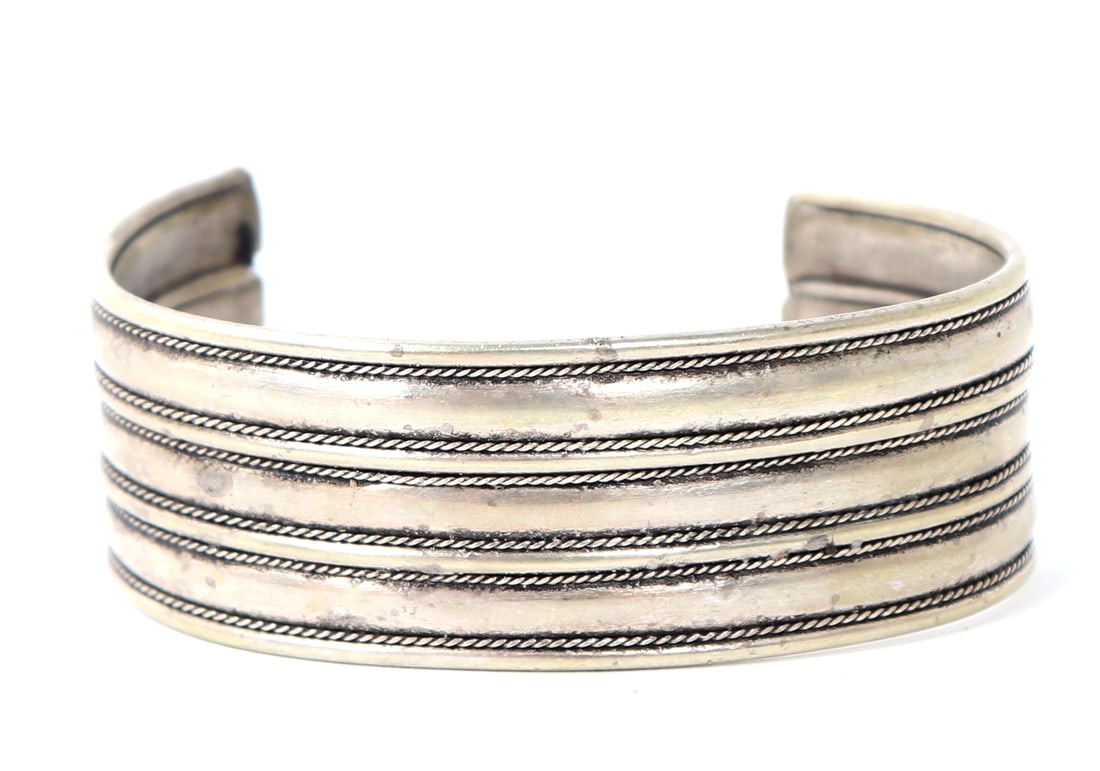 Vintage Navajo Sterling Silver Bangle (1 of 5)
