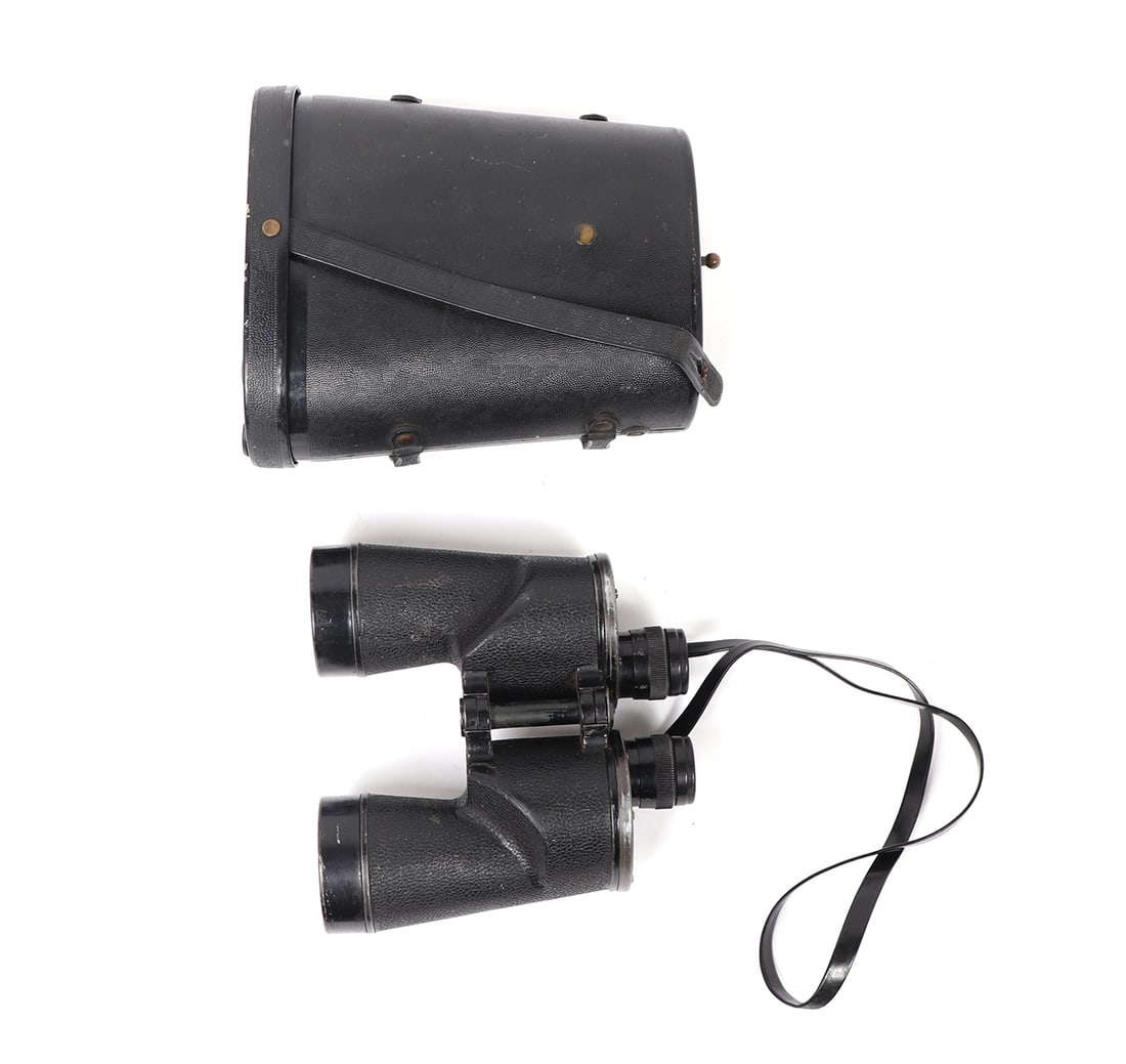 Rare WWII 1943 US Navy Cased Binoculars Mark 28 Mod 0: WWII U.S. Navy Mark 28 Mod 0 by Bausch & Lomb optics company Rochester NY. Great all original binoculars with case in good condition. 7x50 Zoom. (Serial # 0 - 172892). Including all original black cas