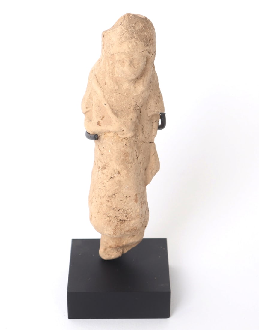 Egyptian Pottery Overseer Unbaked Ushabti: Third Intermediate Period, circa 900 BC. Nice buff clay unbaked Nile mud clay shabti figure in the form of an Overseer or Reis; with agricultural tools evident. Clear defined shape and delineation to