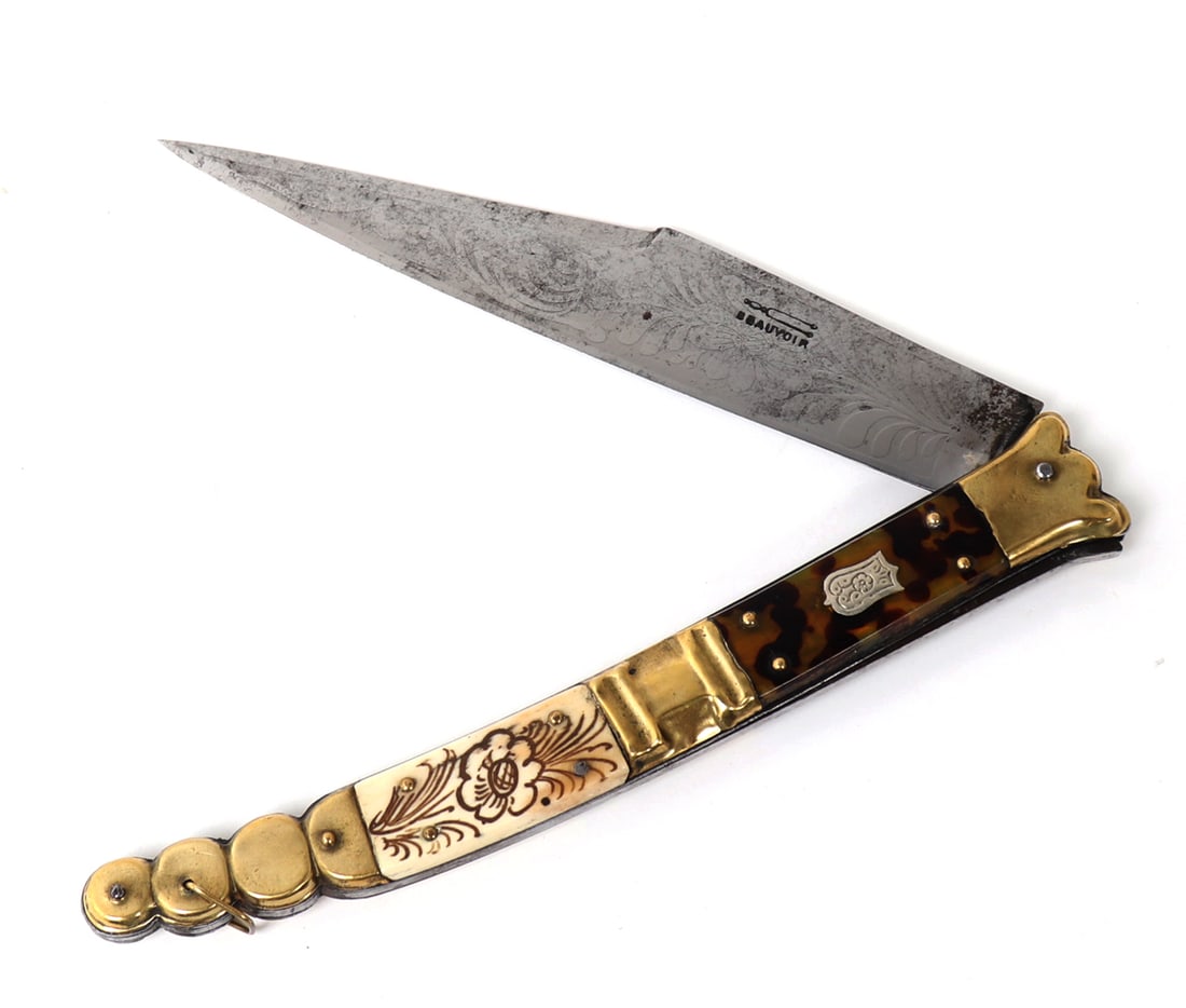 Finely Etched French Beauvoir Folding Knife, 19th/20th c.: 19th to 20th century French hand crafted knife, made by Beauvoir. Favored by pirates and sailors alike during the Period of Sail. Beautifully formed folding knife with an etched blade of scrolling pat
