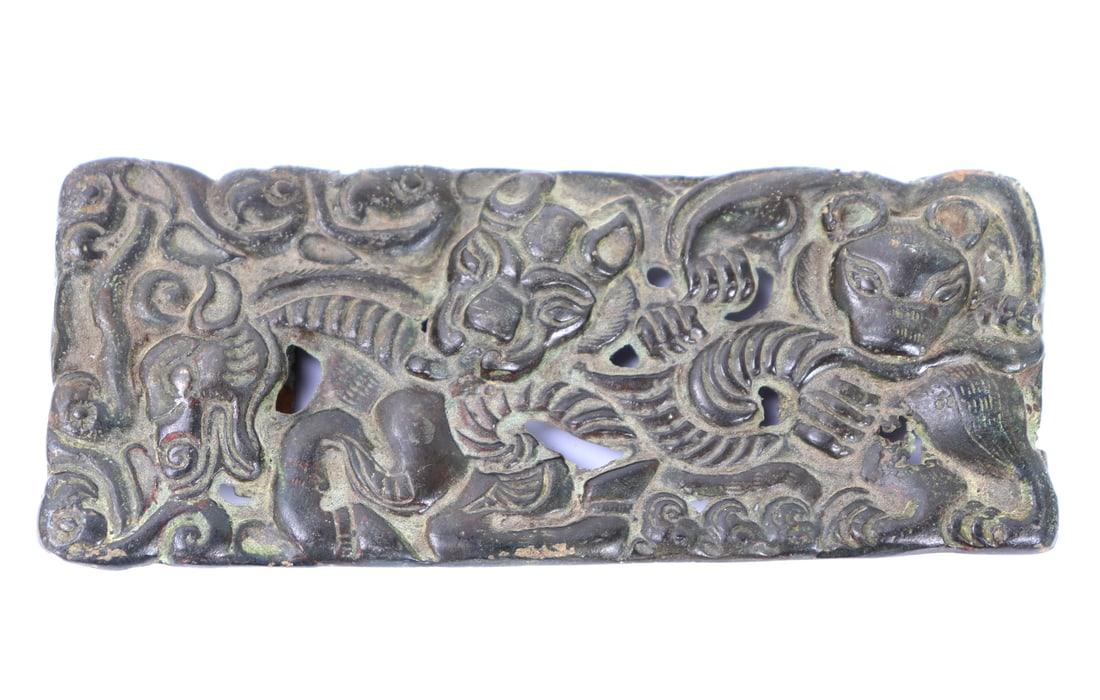 Chinese Bronze Animal Belt Buckle: Chinese bronze belt buckle depicting an array of animals including a rat, tiger and horse with beautiful details throughout. Raised loop to the reverse for slipping onto the wearers belt. Size 5" L x 