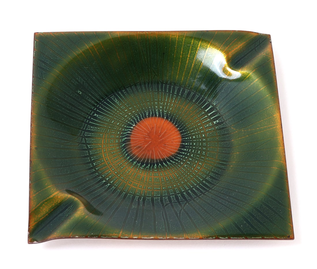 Annemarie Davidson (1920-2012) Copper Enamel Ash Tray: Lovely hand made copper and enameled ash tray made by Annemarie Davidson. Green enamel over copper with a in a lovely leaf pattern with a center pool of bright orange complimented by the copper base.