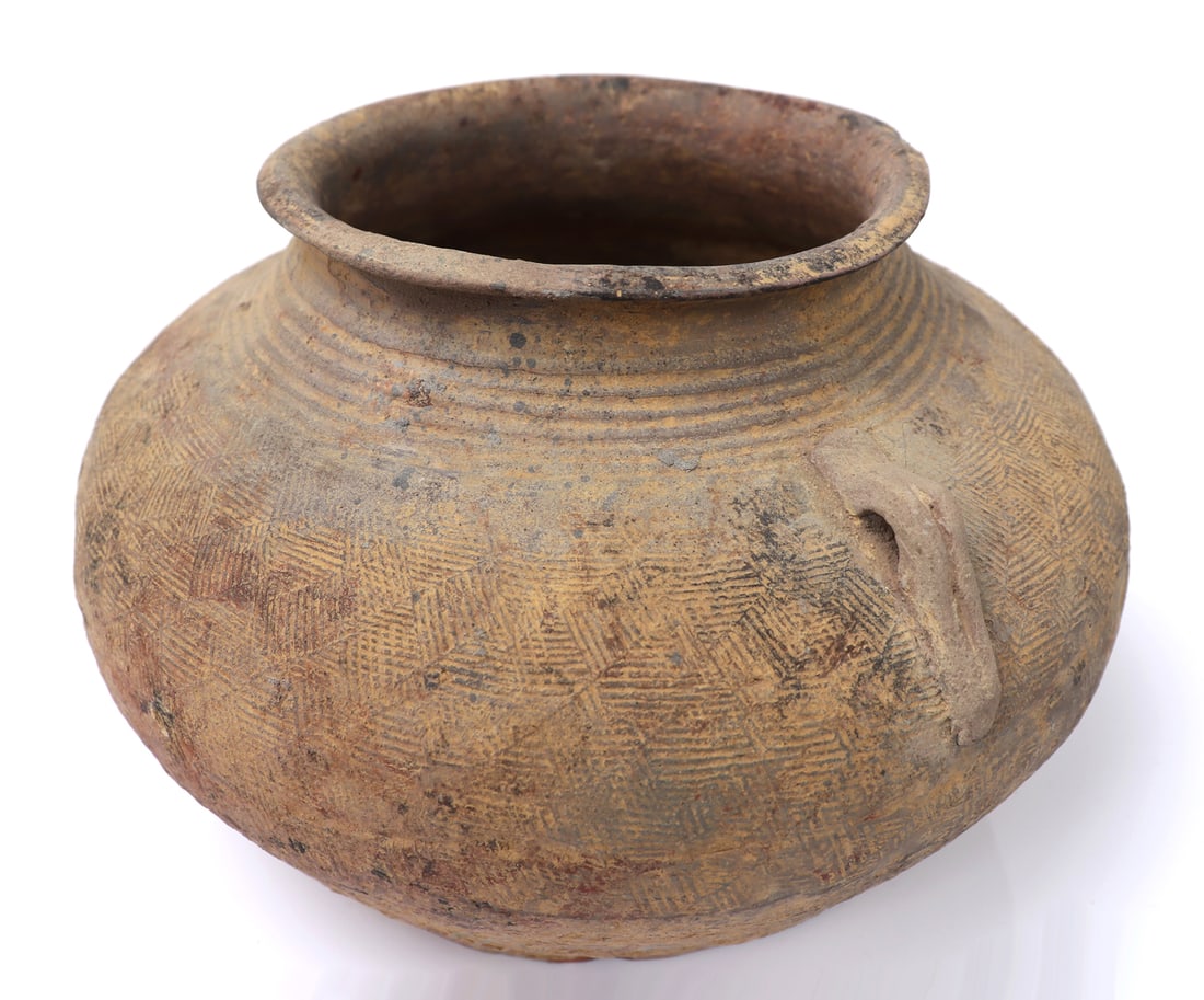 Chinese Warring States Style Pottery Jar: Old Chinese Warring States period 475-221BCE style bowl. Large bulbous bowl in terracotta pottery with incised patterns of stippling and horizontal linear decoration throughout. Handle to either side