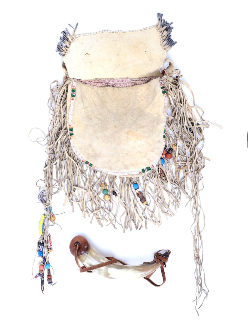 Fine Set Hide Beaded Side Bag w/Powder Horn (1 of 9)