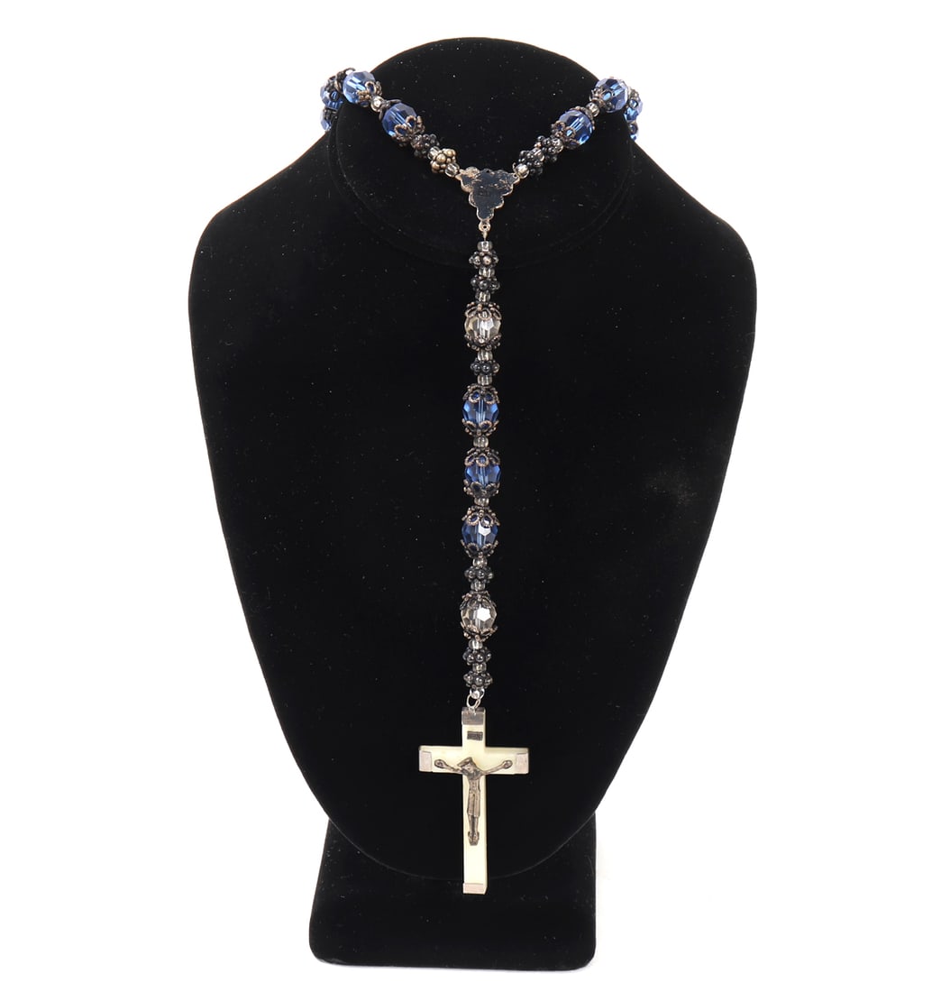 Gorgeous Original Italian Sterling Silver Rosary: Beautiful antique rosary made in Italy, marked to the reverse of the crucifix 'Italy' and marked 925 to the smaller pendant above the cross. Christ is depicting on the cross with INRI marked above Him