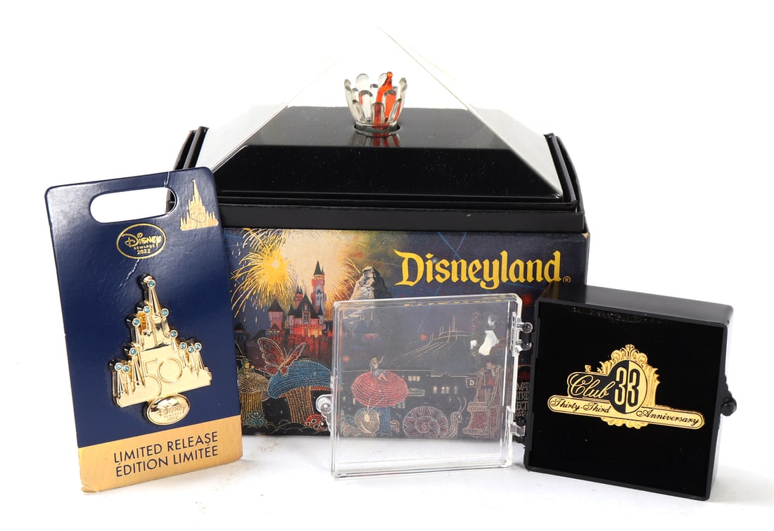 Fun Group Lot of Vintage Walt Disney Paraphernalia (1 of 7)