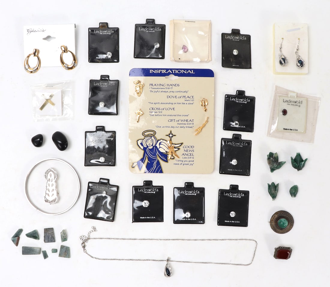 Large Collection of Mixed Jewlery: Fun group of vintage jewelry including earrings, pendants, necklaces, bracelets and more. Size Silver Ring 2 5/8" W, Necklage 17" L, Pendant 1" L.