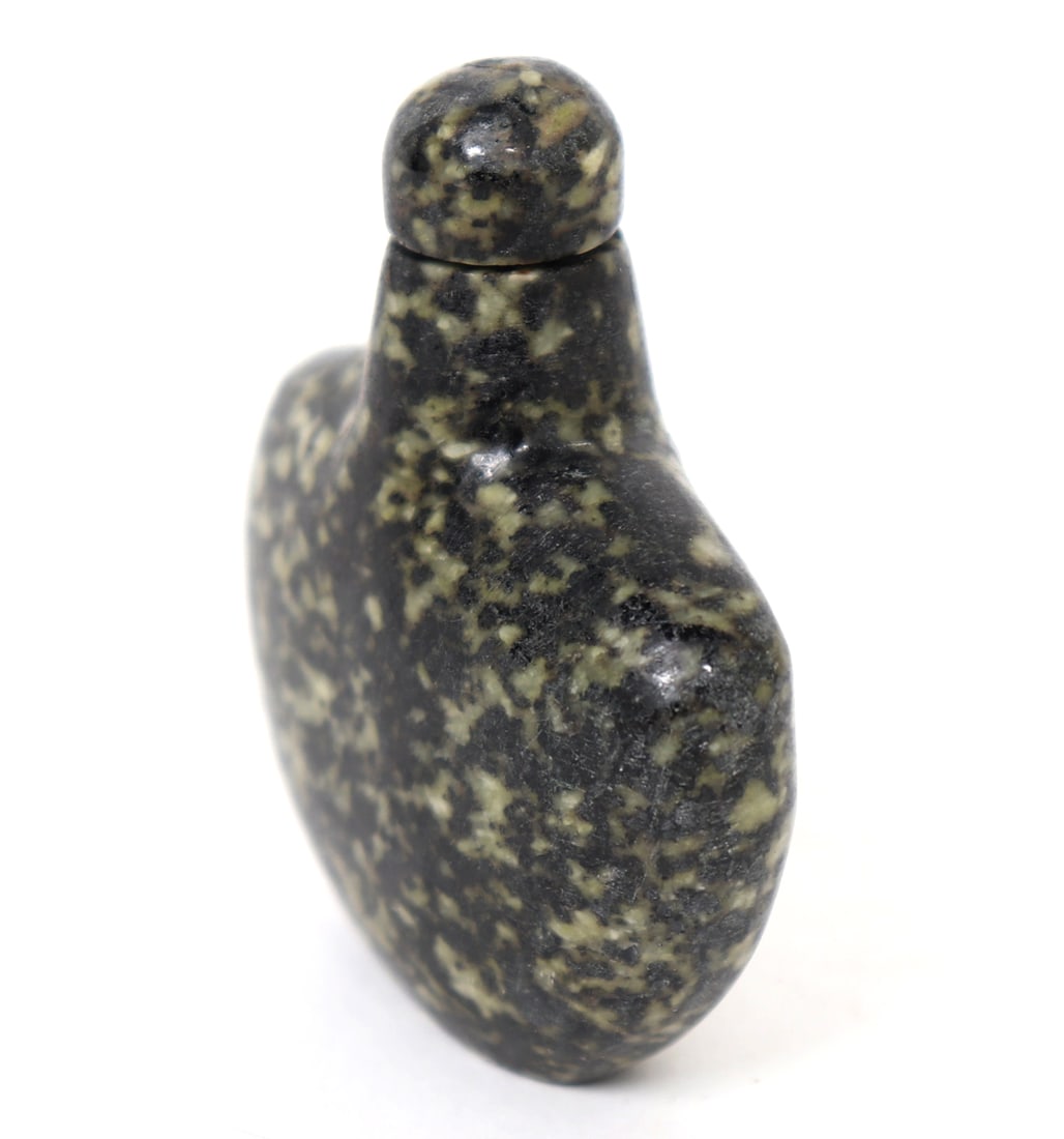 Chinese Green Stone Snuff Bottle - 2