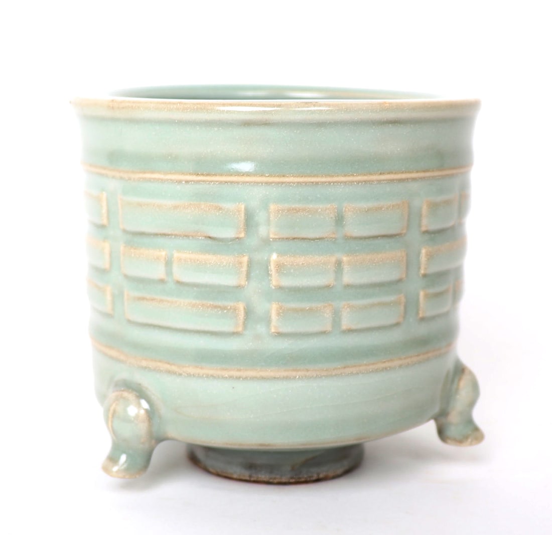 Chinese Celadon Tripod Vessel - 4