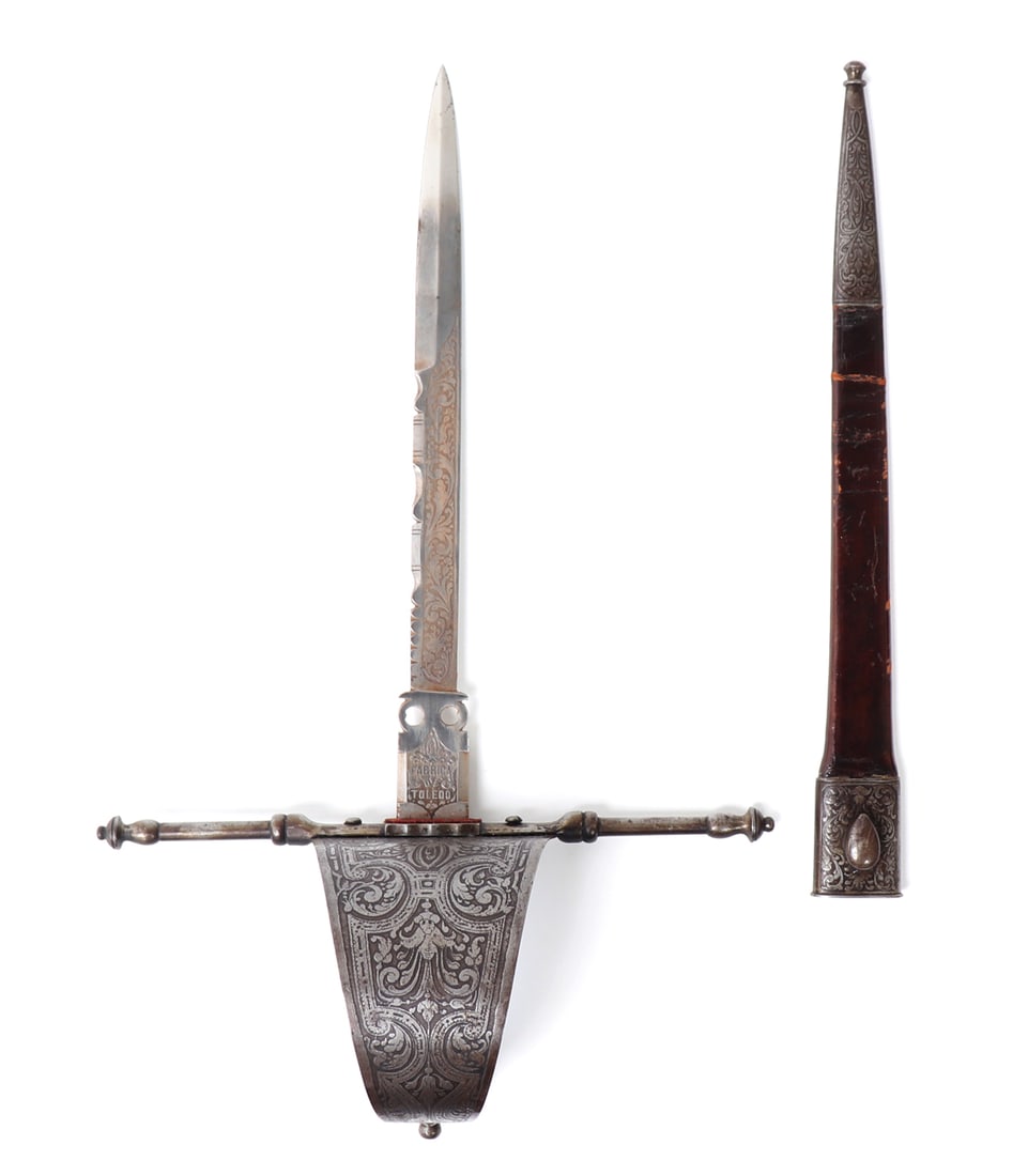Spanish Etched Main Gauche Dagger, Toledo Late-1800s: Iberian Peninsula, Spain, Toledo, Artilleria Fabbrica de Toledo Main Gauche or left handed companion dagger with scabbard. Circa late-1800s. Finely etched with a blackened background to the guard,