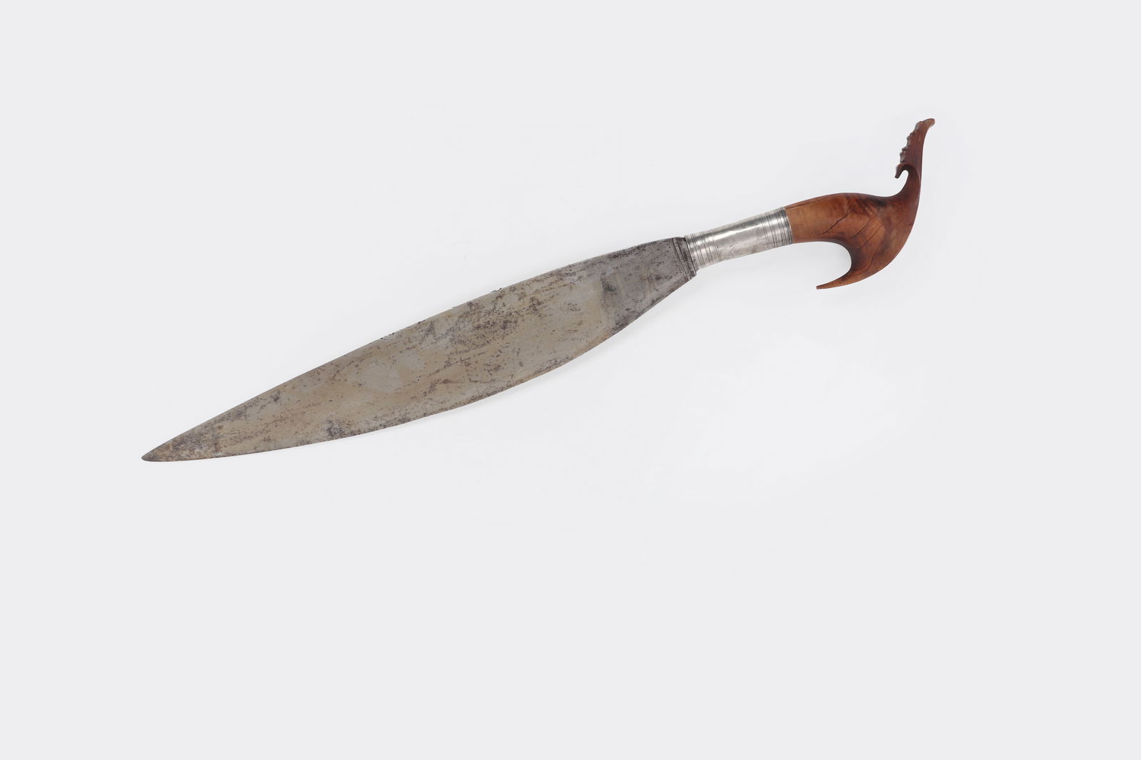 Huge Junggayan Barong Sword, 19th Century: Philippines Archepelagos, Moro Junggayan Barong sword, 19th century. Absolutly massive sword with classic wide belly single edge blade. Silver grip and massive Krakatua pommel carved in wood. Overall