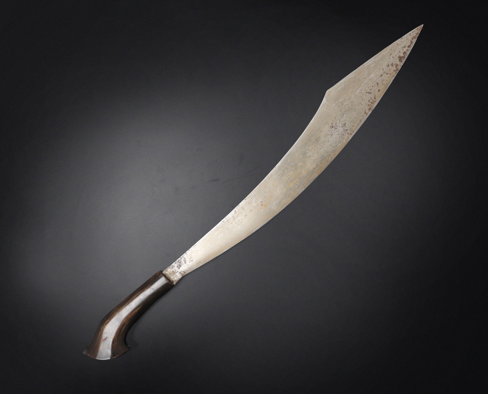 Moro Yakan Pira Sword, Ex-Brigadier General Appleton Smith: Moro Yakan Pira, possibly Sulu or Malay. Insurrection period 1899-1902. Carabao horn carved hilt. Battle blade excellent forging pattern and with a healthy spine. Very good condition, typical wear com