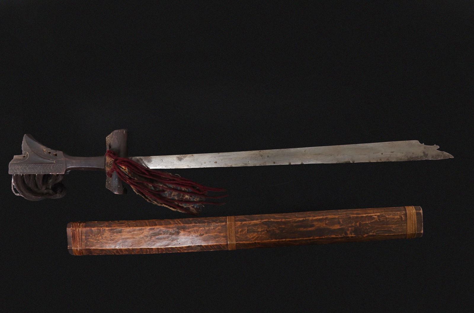 Philippine Kampilan Sword & Scabbard (1 of 4)