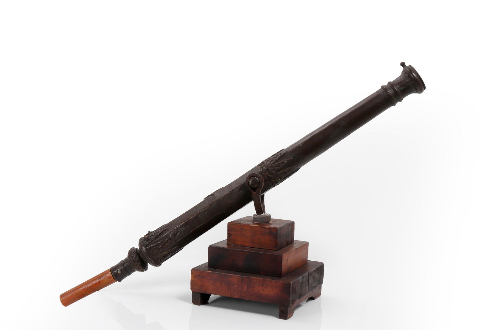 Moro Lantaka Bronze Swivel Cannon, 18th Century: Philippines Archipelagos, Moro Lantaka cannon with original swivel mount on included stand. Mounted on merchant vessels and warships in Maritime Southeast Asia used as a primary defense and deterrent