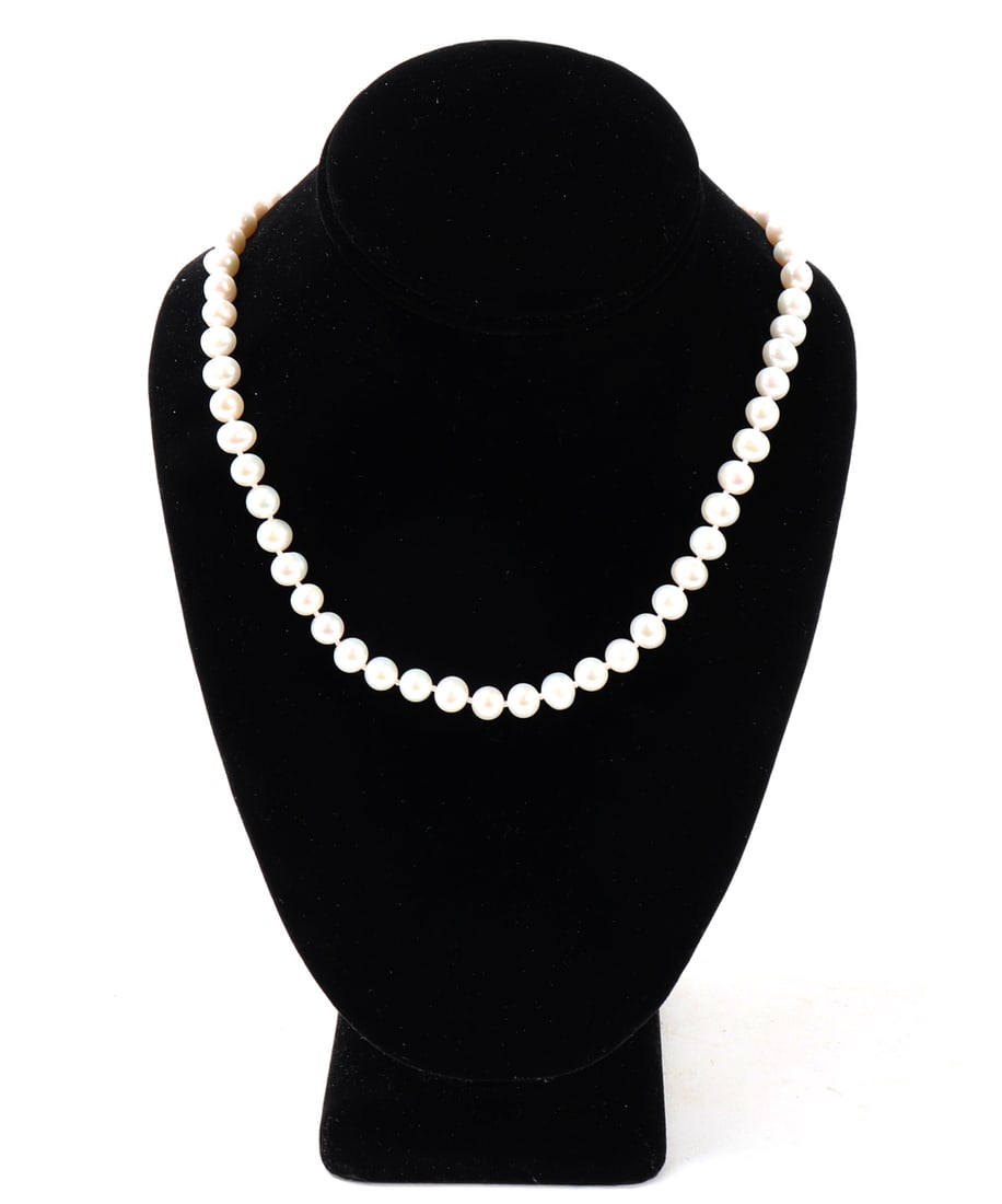 Lovely 1960's Vintage Pearl Style Necklace: Vintage pearl style necklace with a fine openwork clasp with lovely floral details throughout. Size necklace 17" L, bead 3/8" L