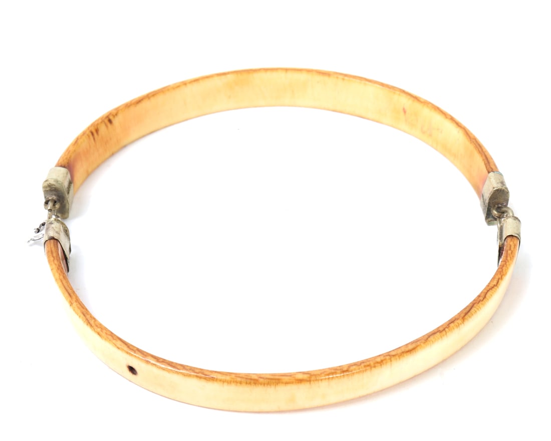 Vintage Articulated Bone Choker: Nice vintage hand made articulated bone choker with sterling silver mounts. Size is indicative of this being meant for a child or smaller person. Size 4 1/2" W