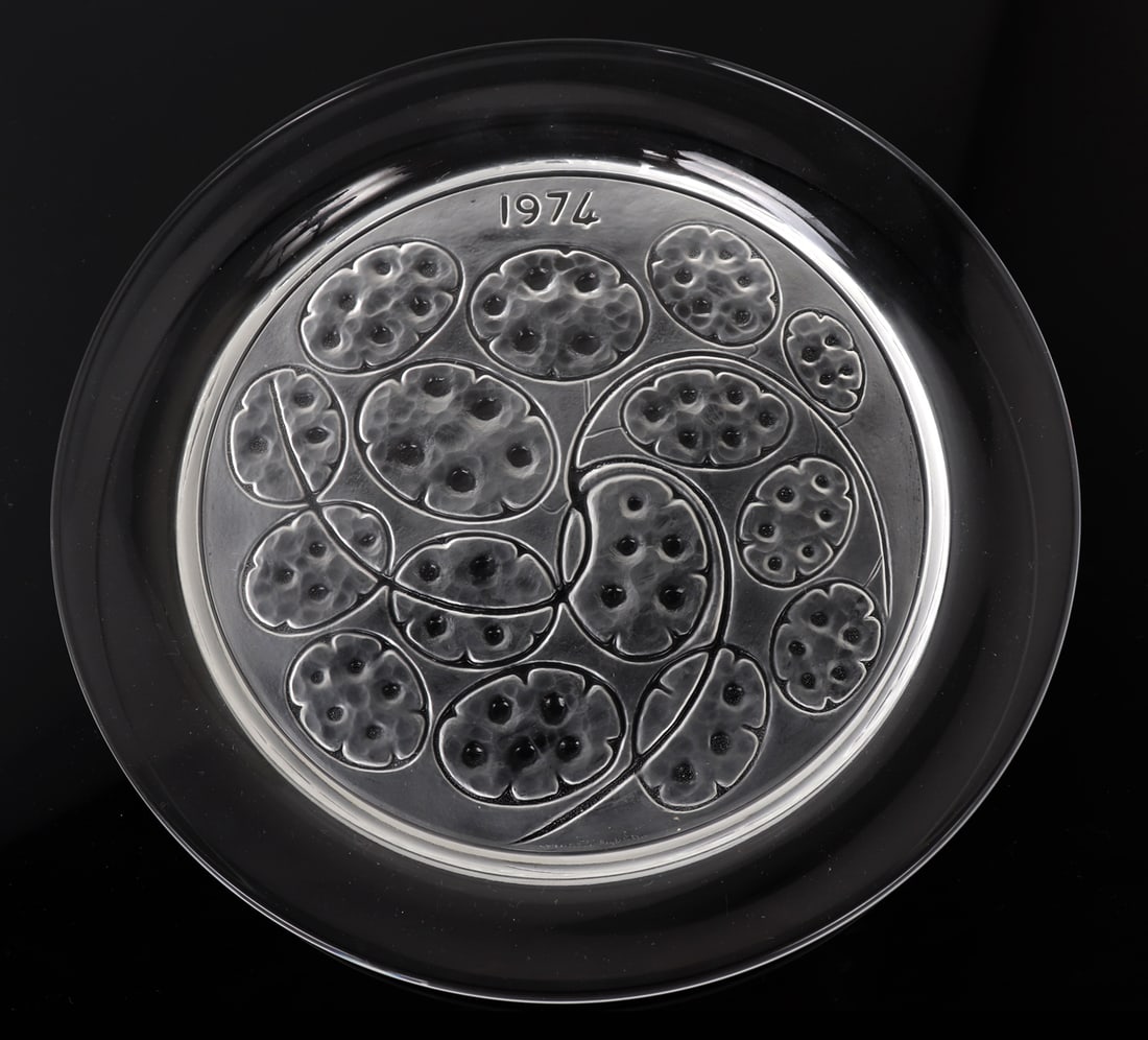 Beautiful Original Signed Lalique Crystal Plate, 1974: Lovely crystal Lalique French plate dated 1974 from the collector series that year. Decorated with lily pads throughout, and signed to the bottom Lalique France. Size 8 1/2" L x 8 1/2" W x 1/2" H,