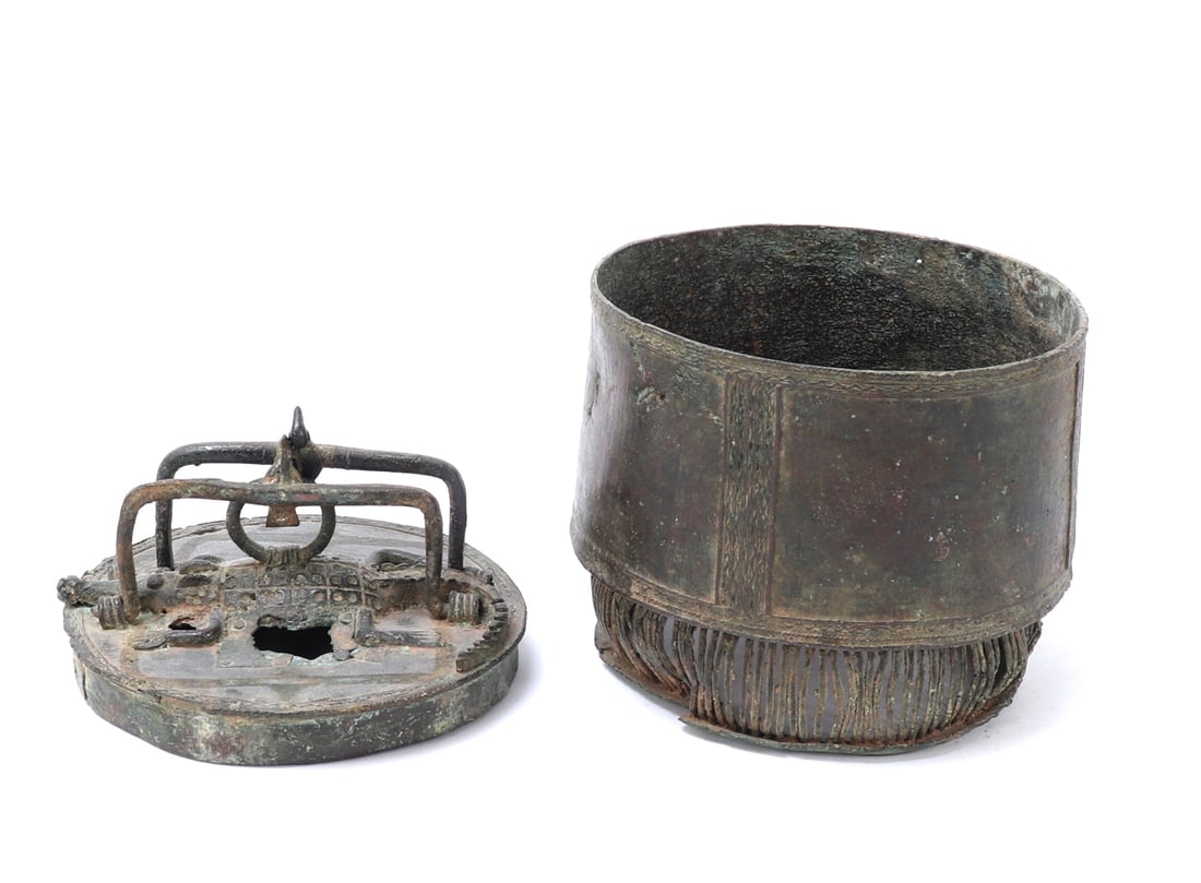 Fine Asante Lidded (Kuduo) Bronze Vessel - 4