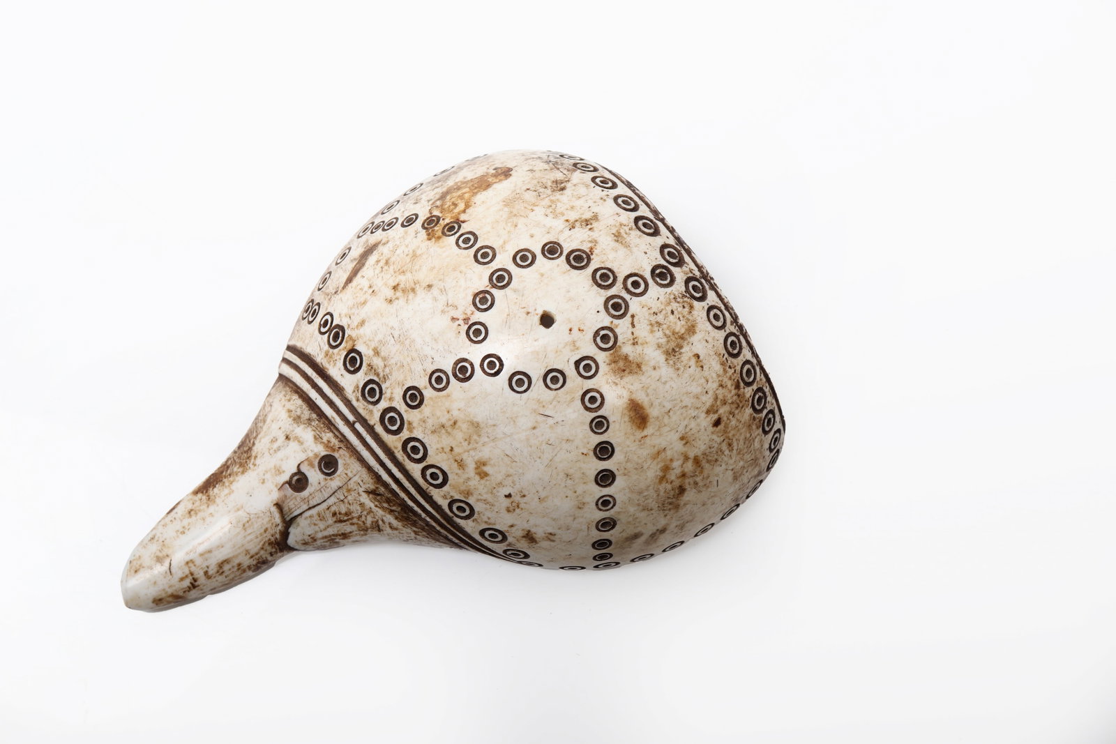 Naga Konyak Carved Conch Shell Pendant (1 of 1)