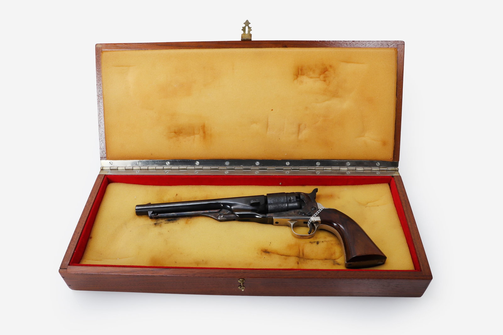 Cased Black Powder Colt Style Percussion Revolver Modern Copy: Black powder percussion revolver copy, modeled after a 19th century Colt single action revolver, with round barrel, six shot cylinder, loading lever, case hardened style frame, brass trigger guard, an