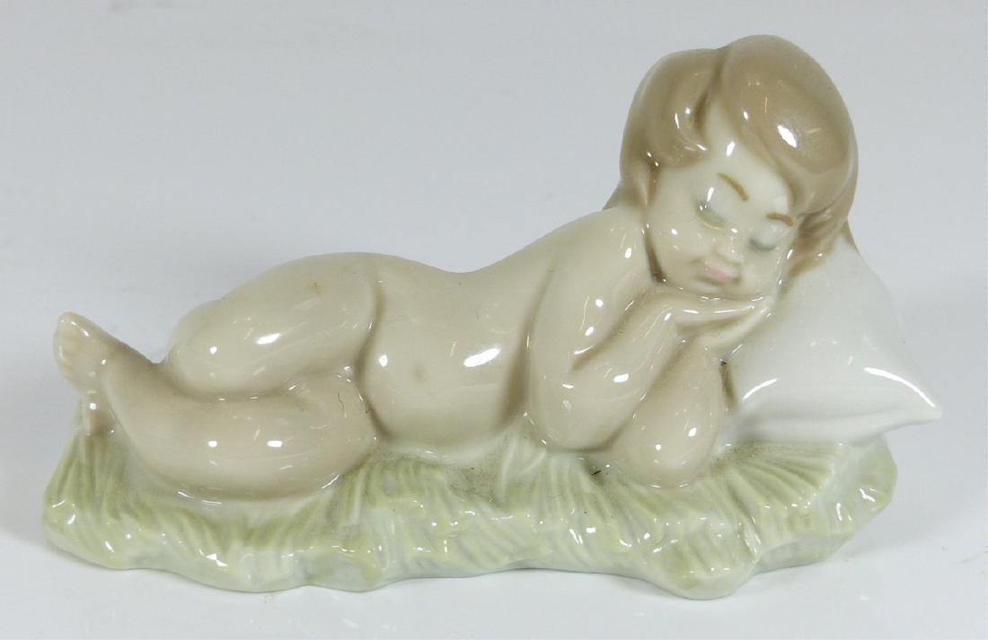LLADRO 'BABY JESUS' PORCELAIN FIGURINE #4670 (1 of 6)