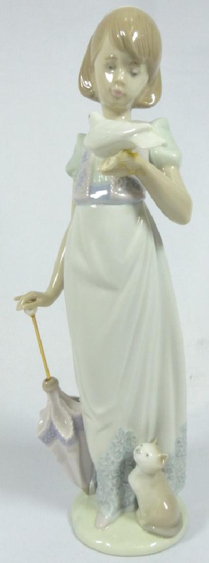 LLADRO 'SUMMER STROLL' 7611 PORCELAIN FIGURE w BOX (1 of 8)
