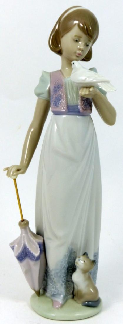 LLADRO 'SUMMER STROLL' PORCELAIN FIGURINE (1 of 6)