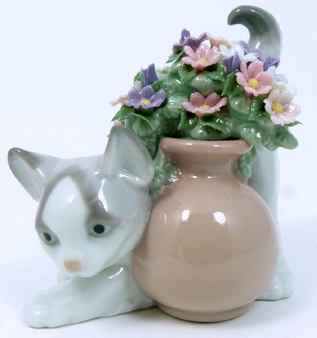 LLADRO 'SECRET SPOT' PORCELAIN CAT FIGURINE (1 of 7)