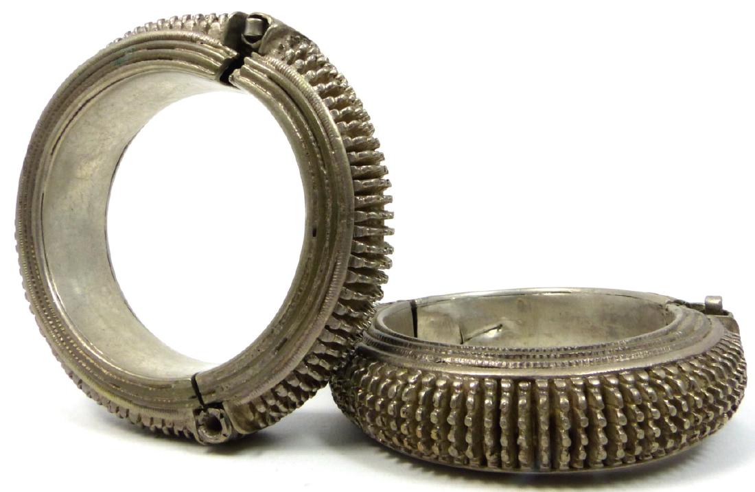 PR TRIBAL INDIAN SILVER SPIKE BANGLE BRACELETS (1 of 6)