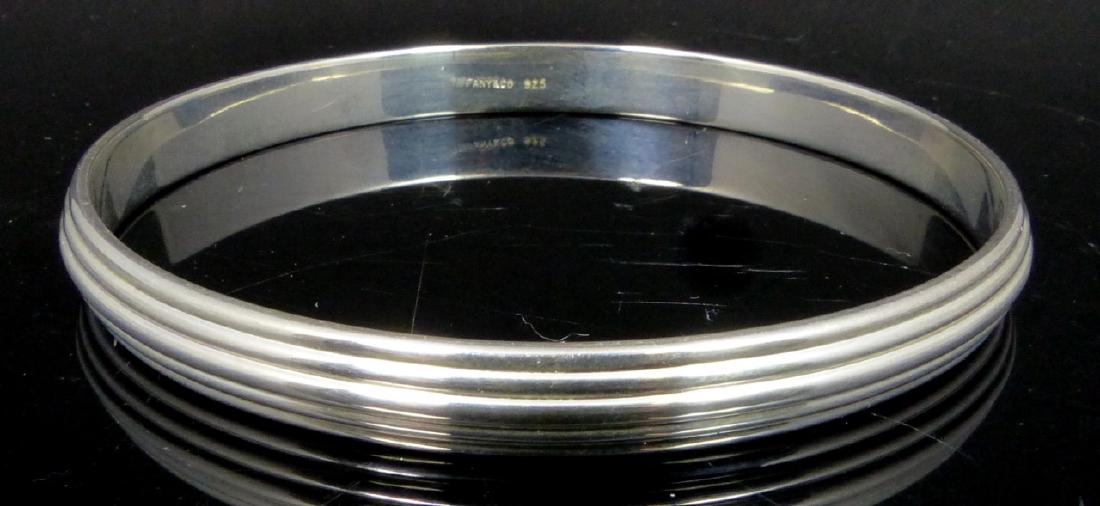 TIFFANY & CO STERLING SILVER RIBBED BANGLE (1 of 3)