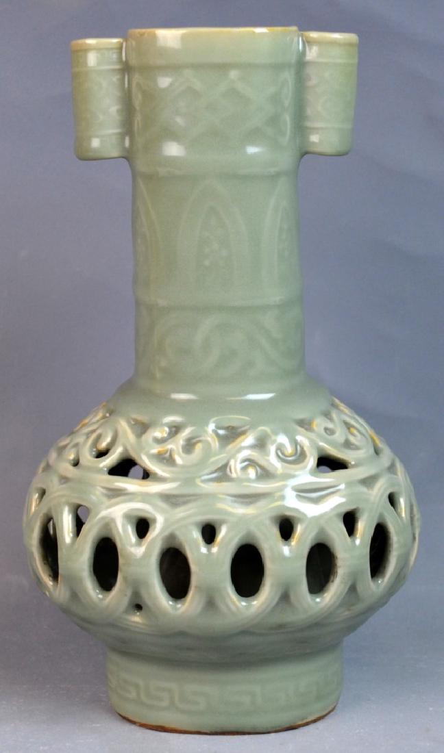 CHINESE SONG DYNASTY CELADON ARROW VASE (1 of 7)