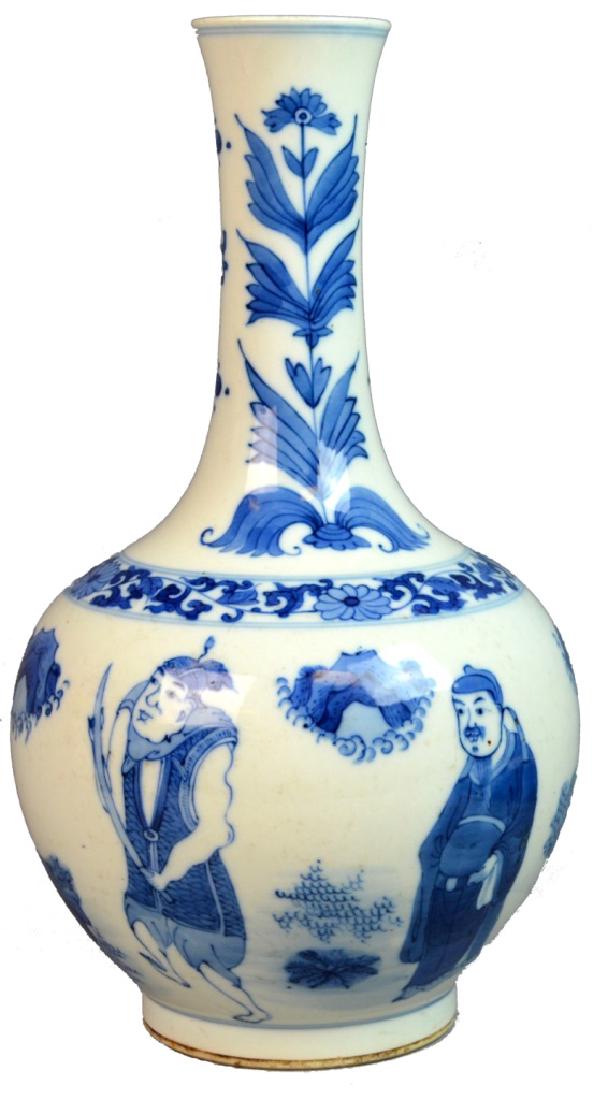 17th C CHINESE BLUE & WHITE PORCELAIN BOTTLE VASE (1 of 10)