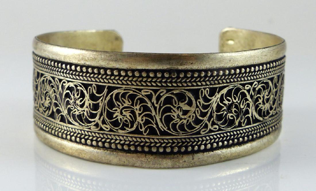 INDIAN SILVER CUFF BRACELET (1 of 4)