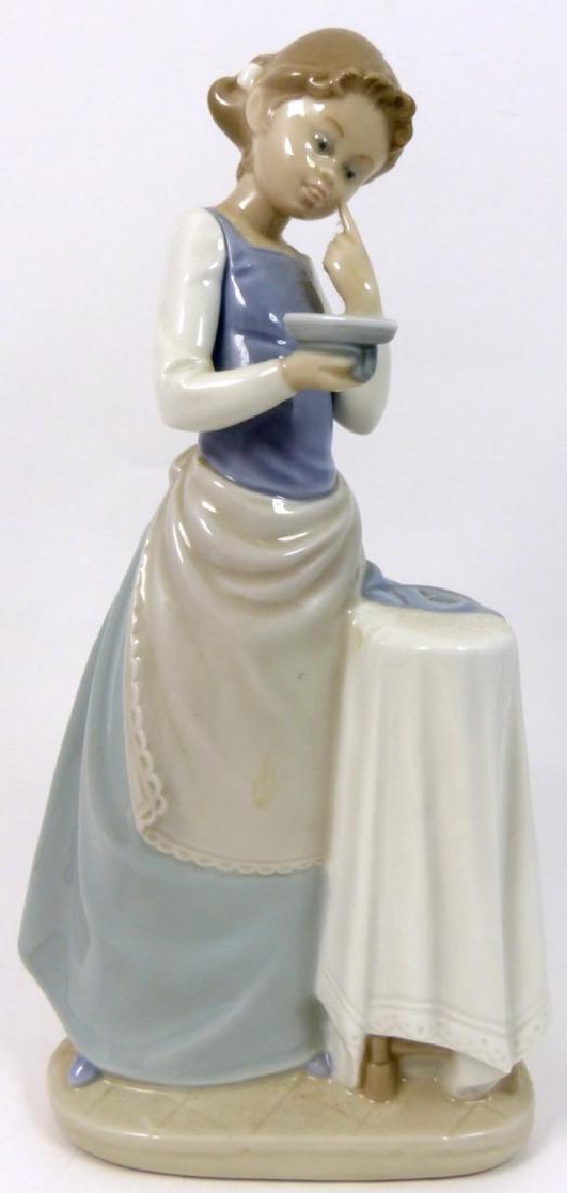 LLADRO 'IRONING TIME' PORCELAIN FIGURINE (1 of 6)