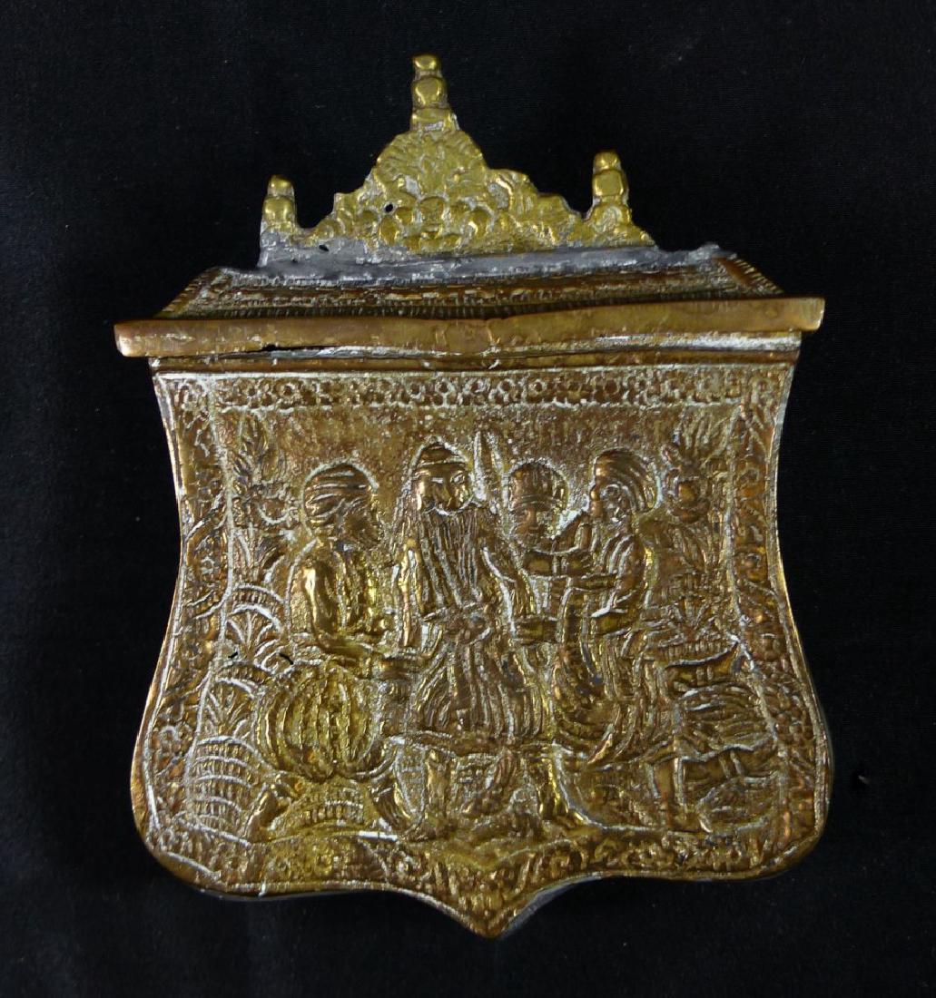 REPOUSSE BRASS SNUFF BOX (1 of 4)