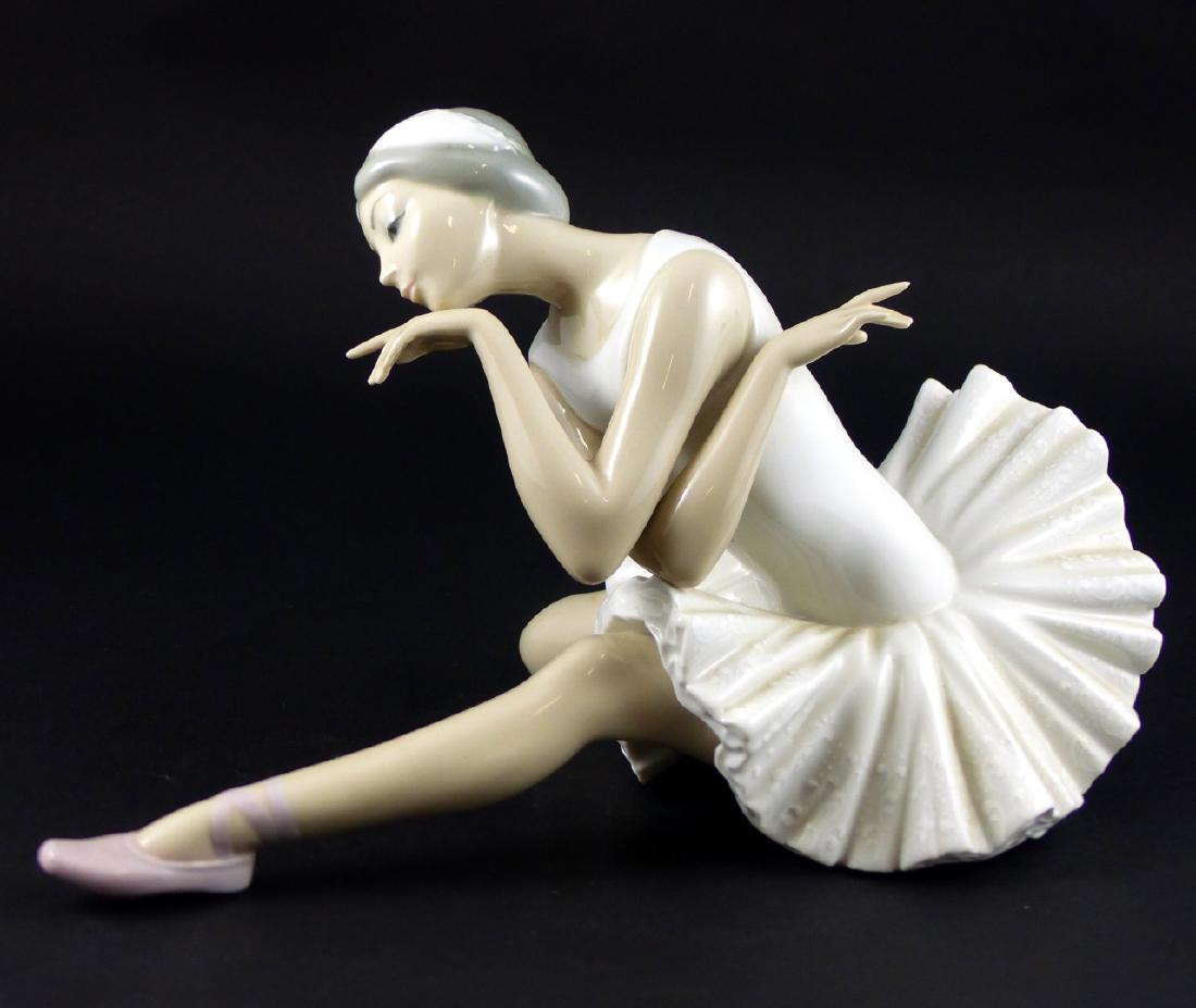 LLADRO PORCELAIN FIGURINE 'DEATH OF A SWAN'