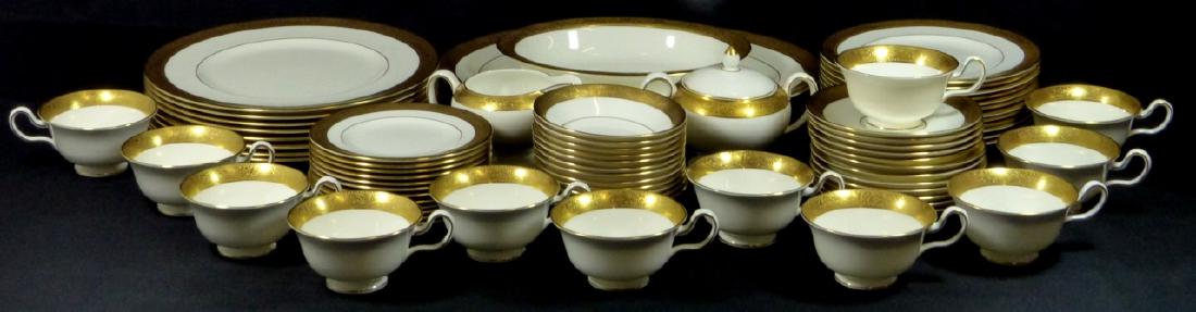 72pc WEDGWOOD 'ASCOT' GILT PORCELAIN CHINA SERVICE (1 of 5)
